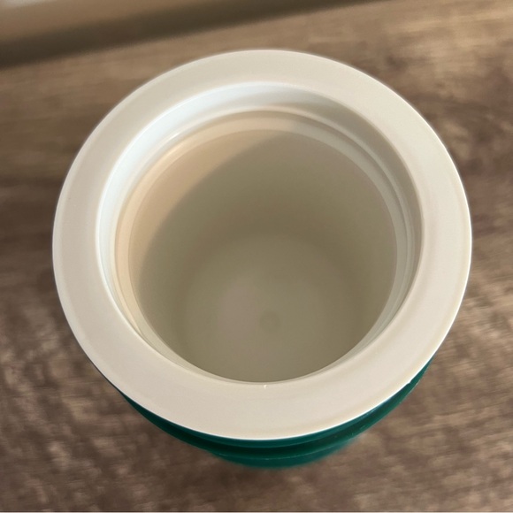 Vintage Thermos Green Holds 10 ounces - Picture 6 of 8